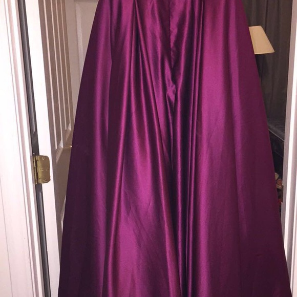 PROM DRESS - Picture 2 of 5